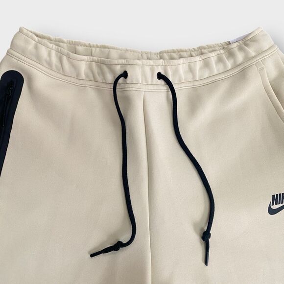 Nike Sportswear Tech Fleece Light Khaki Cream Black Shorts FB8171-234 New - Picture 6 of 11